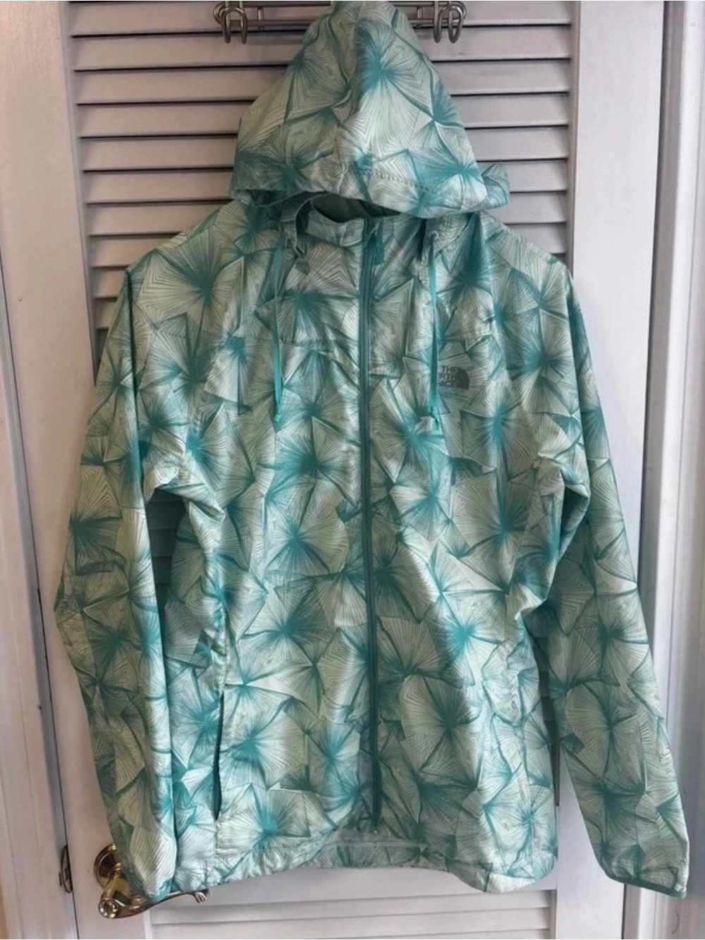 The North Face Women's Teal & Light Blue Wind Breaker